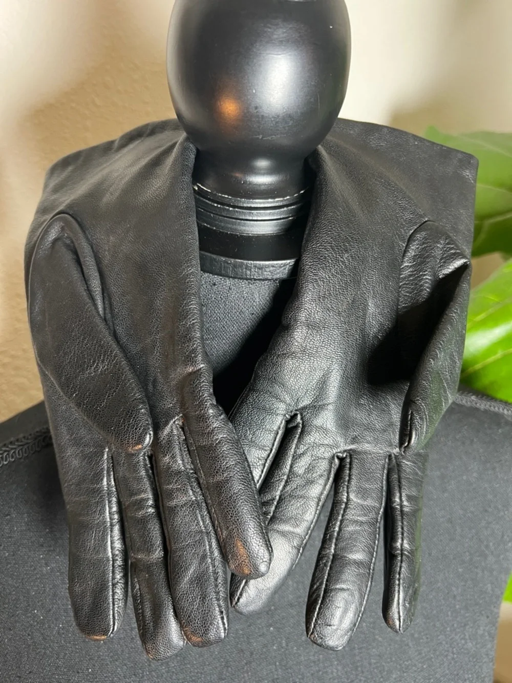 Women’s Black Leather Gloves Thinsulate Size 7.5 Excellent Condition